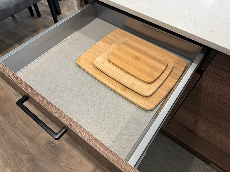 Full kitchen