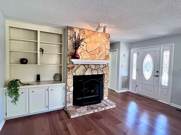 3rd image of 151 Kensington Dr
