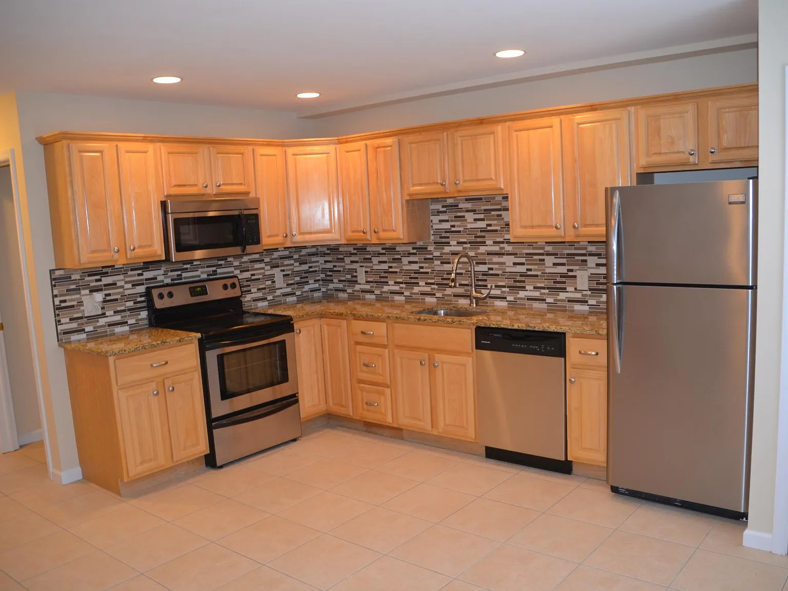 2 bed, 1320 sqft, $3,895 — Photo 3