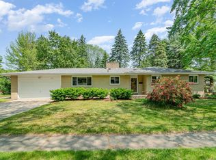 2415 Cranbrook Dr, Midland, MI 48642