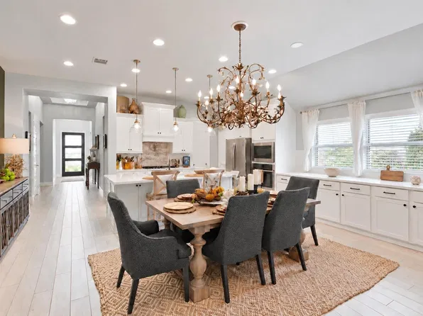 325 Sky Top Dr, Montgomery, TX 77316