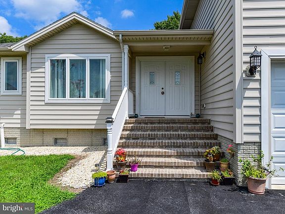 3rd image of 37835 W Stoney Run