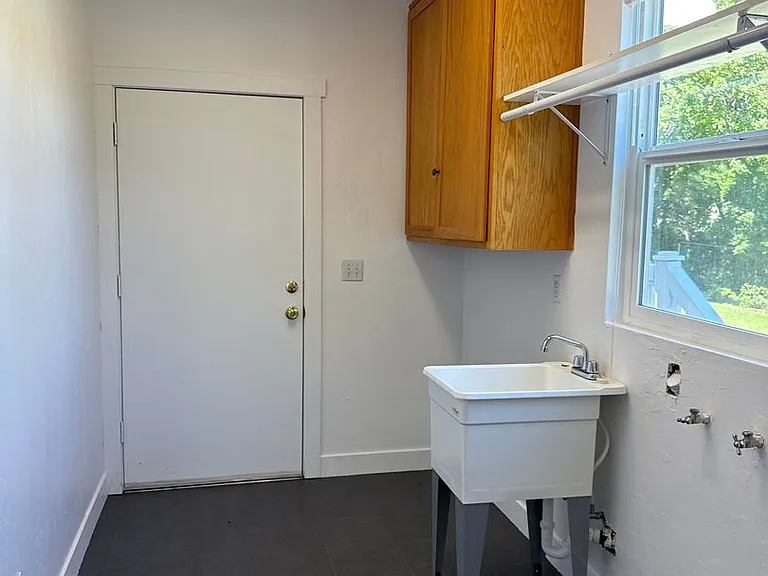 1144 Willis St — Photo 12