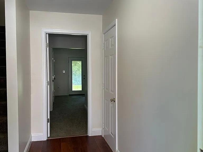 111 Fox Ct — Photo 2