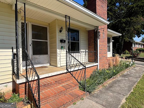 2nd image of 7 Hillcrest Ave NE