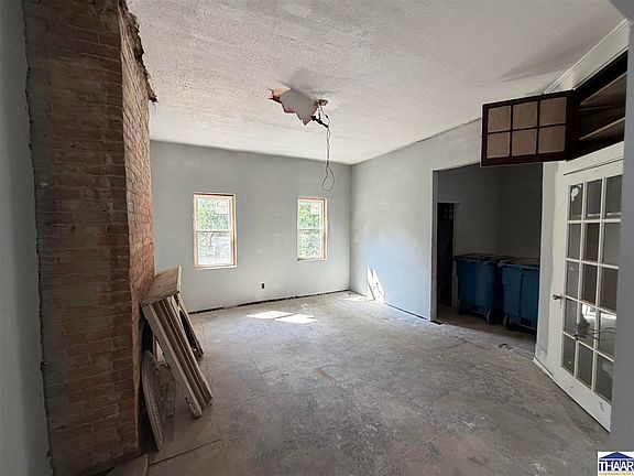 4th image of 604 S Center St