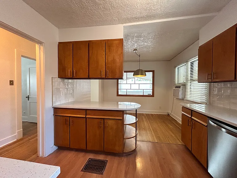 201 Bryn Mawr Dr SE — Photo 17