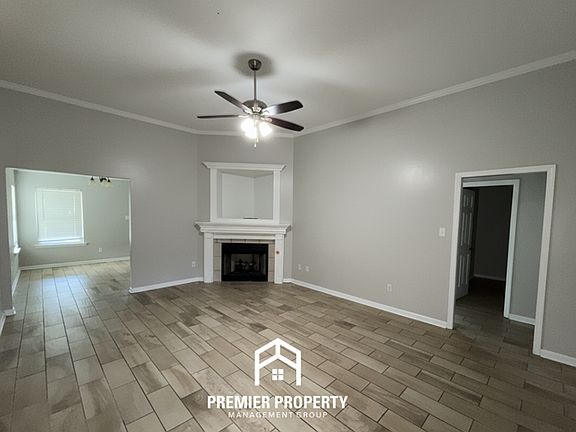 4th image of 270 Village Dr