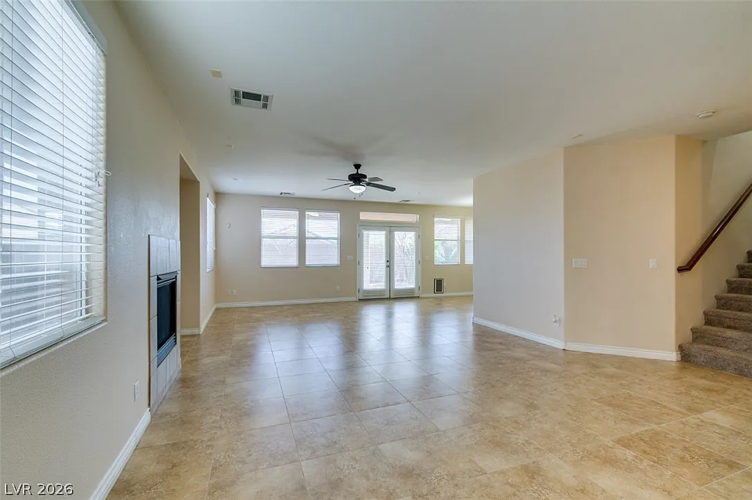 4 bed, 2.5 bath, 2066 sqft, $2,400 — Photo 3