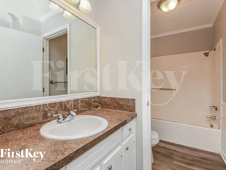 244 E Malone Ave — Photo 14