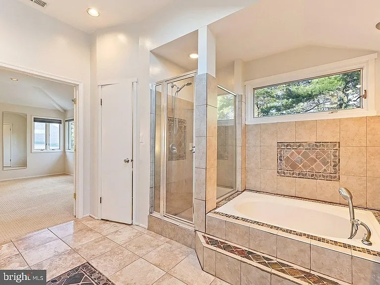 540 Sayre Dr — Photo 12