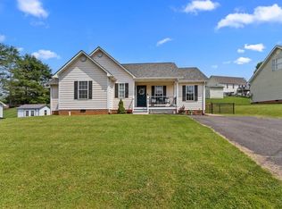 104 Colonial Dr, Galax, VA 24333