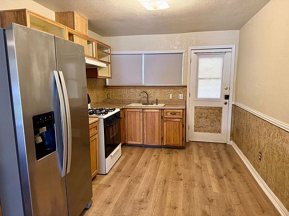 2nd image of 226 E Malone Ave