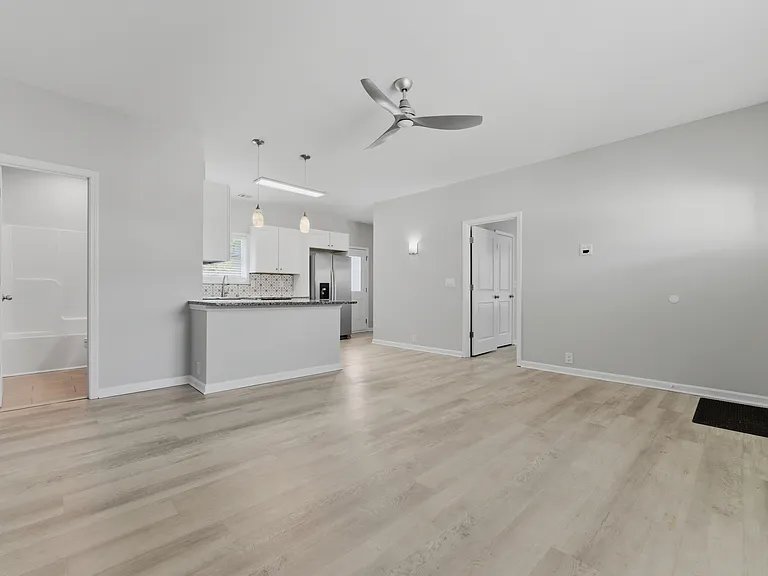 221 Brown St #A — Photo 9
