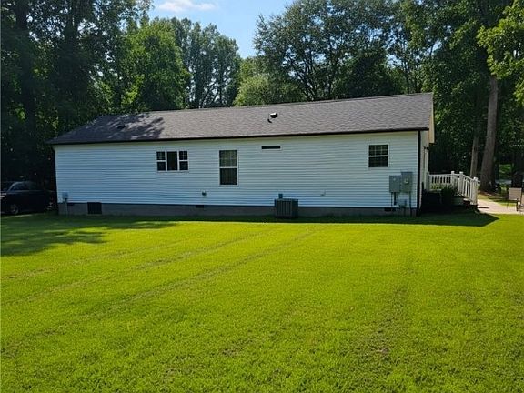 3rd image of 64 Pine Rd