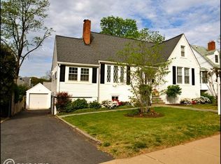 1406 N Glebe Rd, Arlington, VA 22207