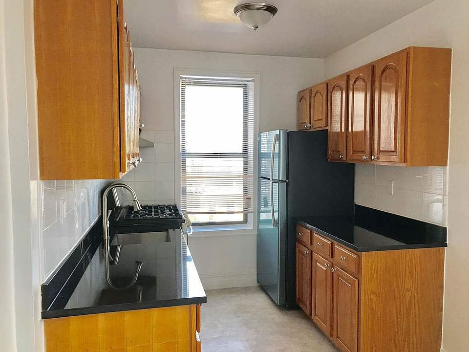 1st image of 3284 45th St APT 4F