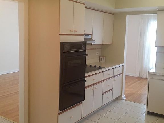 5th image of 3311 Wilmette Ave