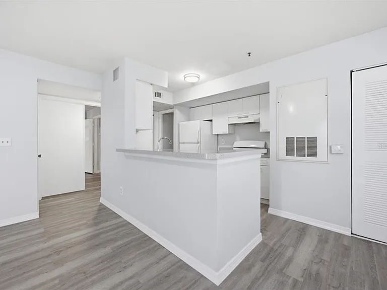 1610 Columbia Arms Cir #131 — Photo 6