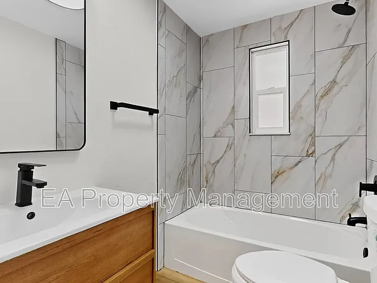 1055 Betts St NE — Photo 24