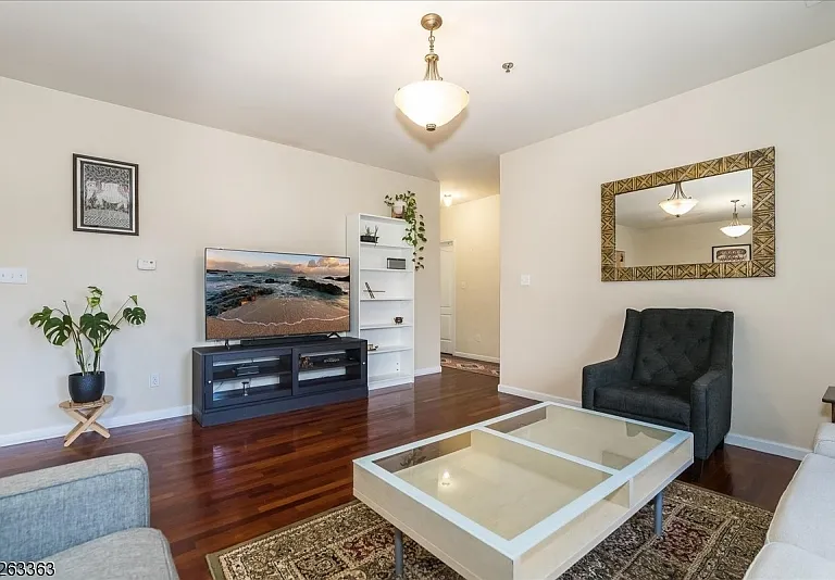 33-37 New York Ave #2A — Photo 5