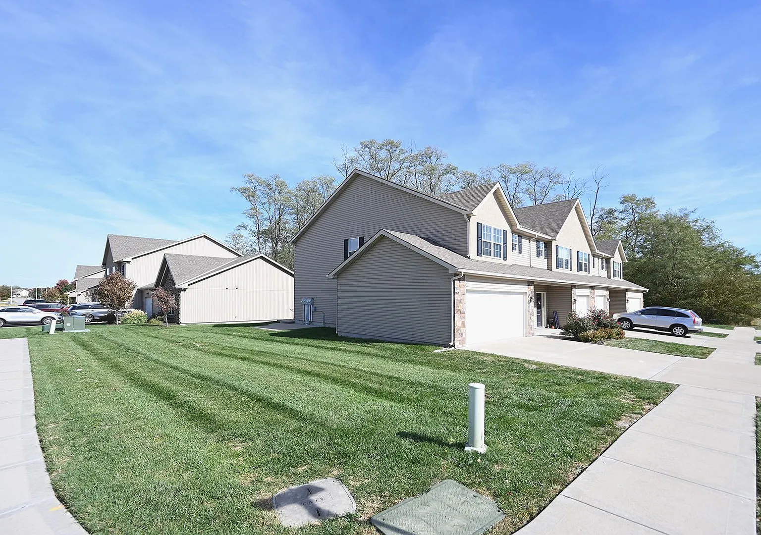 3 Bedroom, 2.5 bath Townhome with 2 car garage! — Photo 1