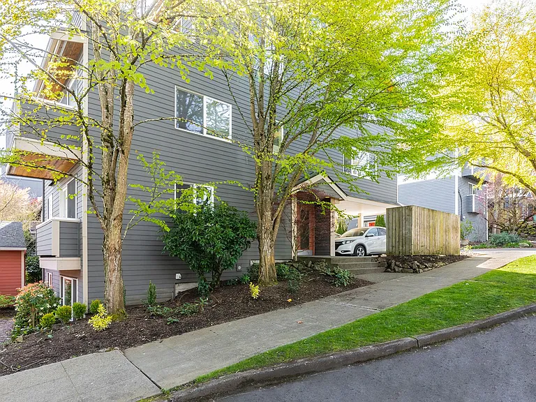 East Vista — Photo 8