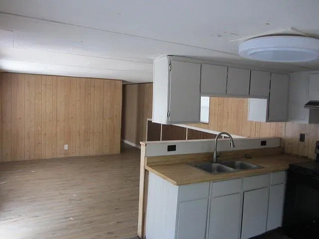 2 bed, 1.0 bath, $800 — Photo 4