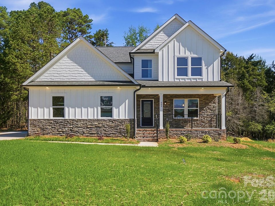 1st image of 609 Muirfield Dr