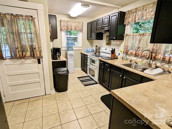 3rd image of 46 Tree Farm Rd