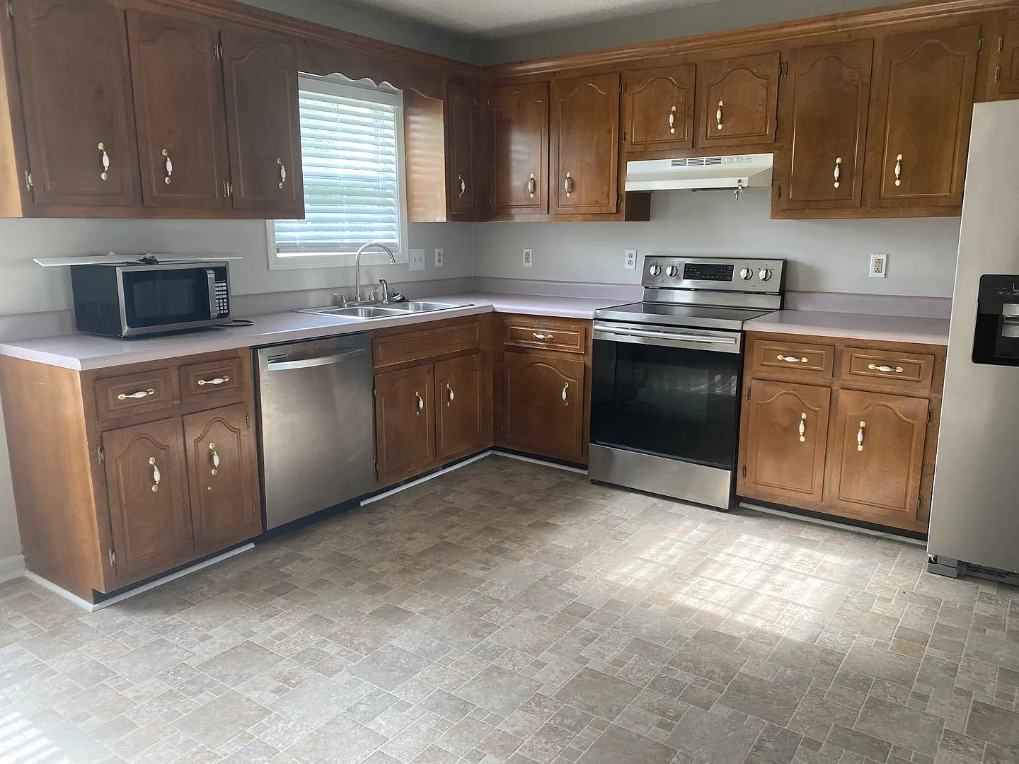 Renovated 3-Bedroom Home Just Minutes from Fort Campbell! — Photo 4