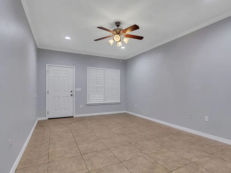 1486 Bentley Cir — Photo 8
