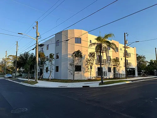 5423 NE Miami Ct Photo 1