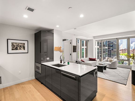 4th image of 135 Seaport Blvd #705
