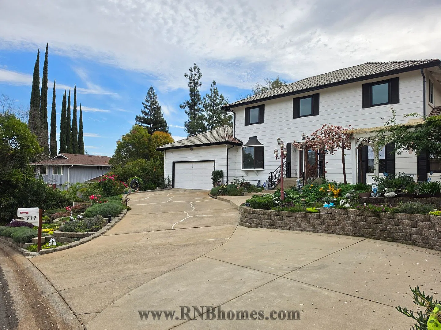 Yosemite Lane 912 — Photo 2