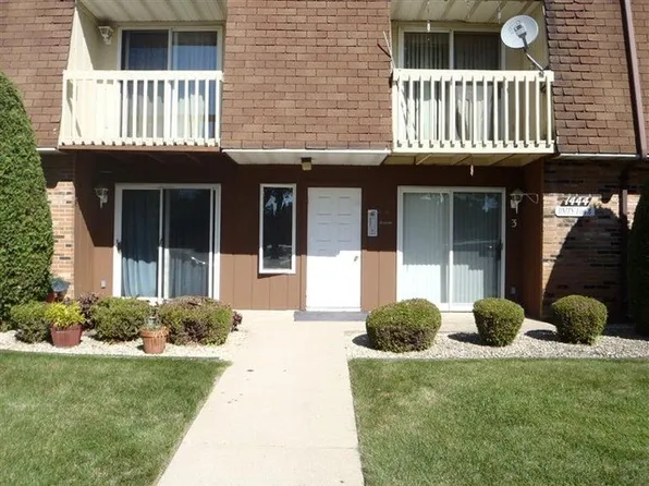 1444 Woodview Dr APT 6, Crown Point, IN 46307