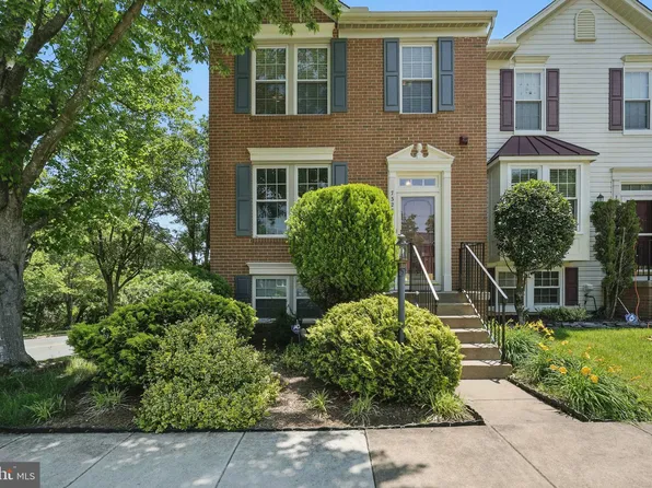 7320 Hartshorne Sq, Alexandria, VA 22315