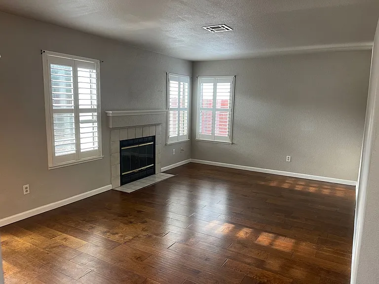 2234 Prestwick St — Photo 7