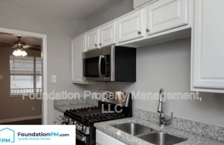 267 Greenlaw Ave #12 — Photo 4