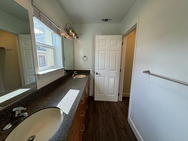 2036 Oak St #1 — Photo 14
