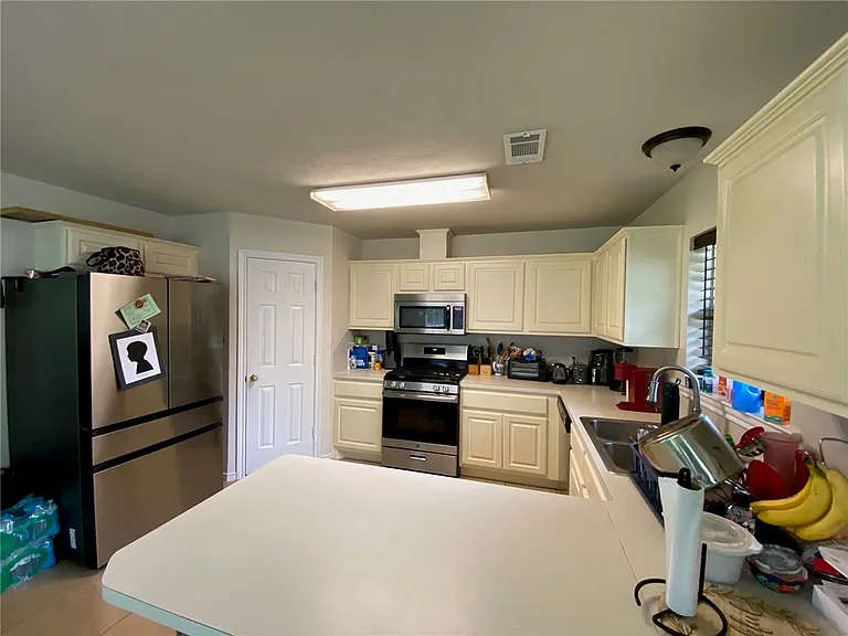 1206 Mullins Ct — Photo 5