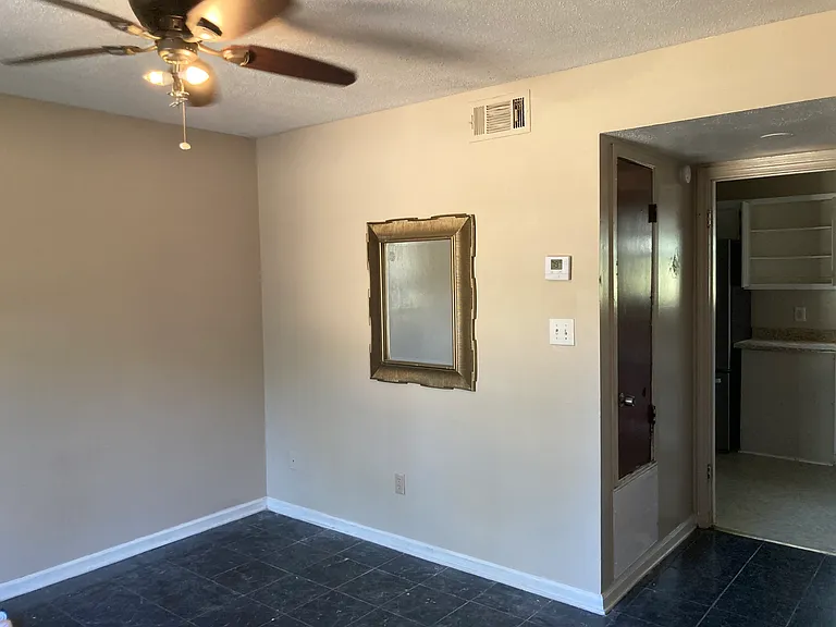 2131 W Gordon Ave #B — Photo 3