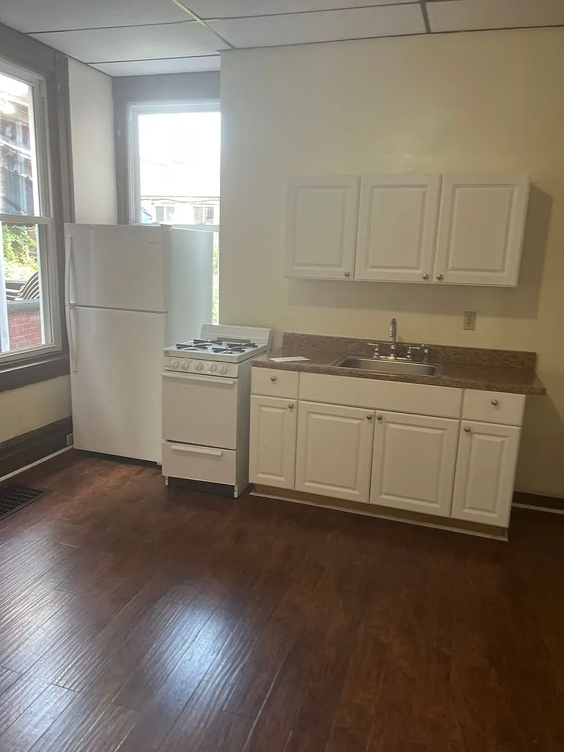 3706 bates st — Photo 1