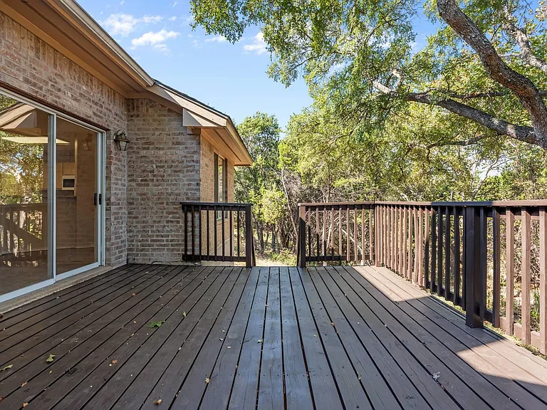 7704 Plateau Cv — Photo 25