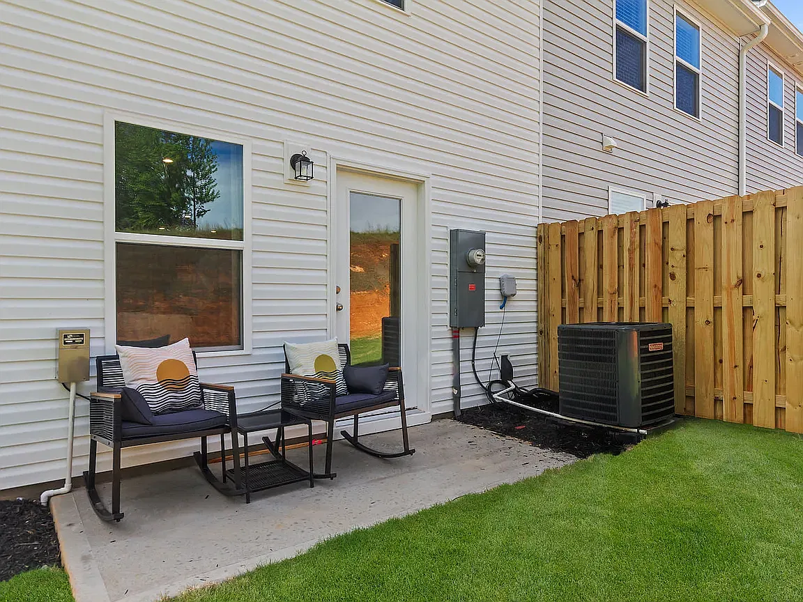 1234 Forestbrook Ln — Photo 2