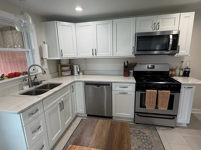 526 Bellaire Ave — Photo 16
