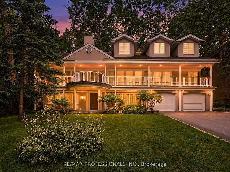 32 Edenbrook Hl — Photo 2