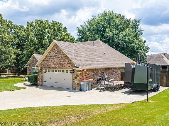 4th image of 3605 Colfax Way