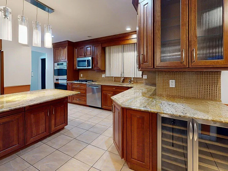 669 N Henderson Rd — Photo 67