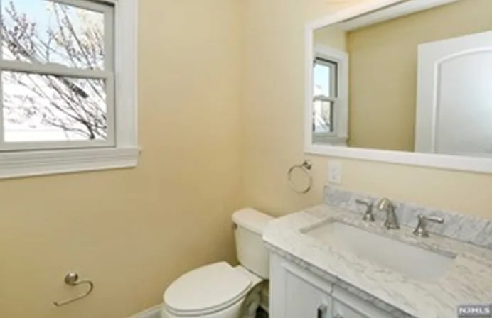 452 Grand Ave #B — Photo 9